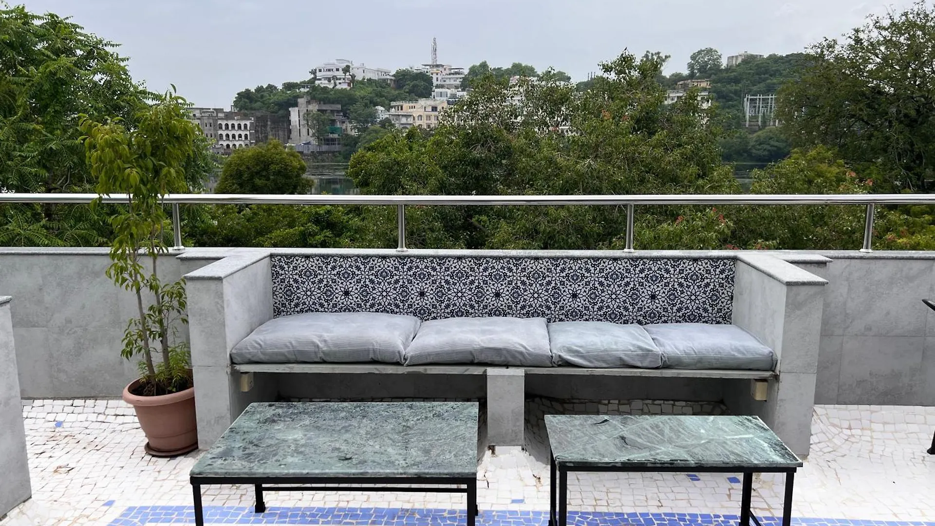 Ticana Large 1Bedroom Living Kitchen With Ac , Fiber Wifi Rooftop Garden Lake View Udajpur 0*,  Indie