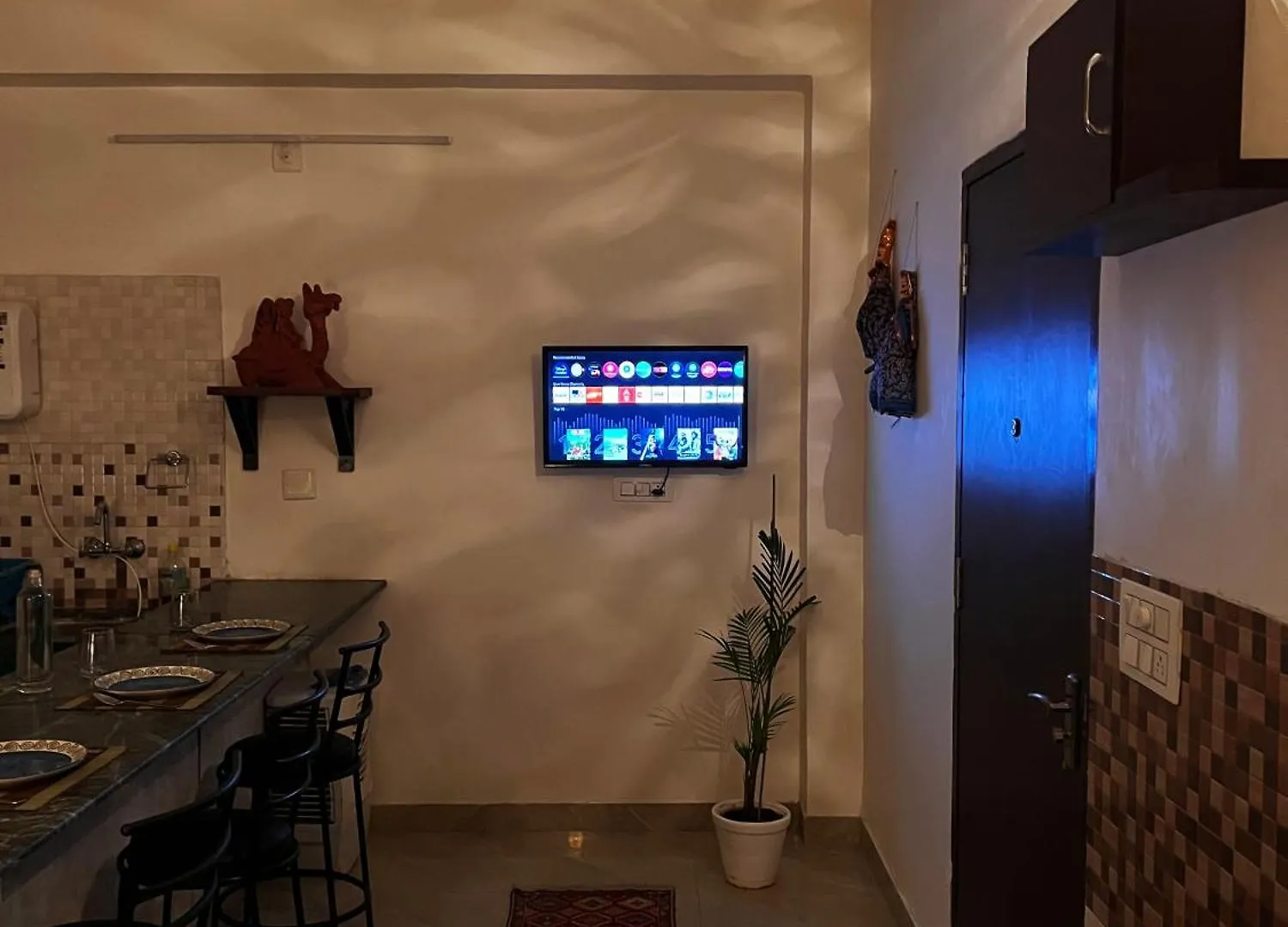 Ticana Large 1Bedroom Living Kitchen With Ac , Fiber Wifi Rooftop Garden Lake View Udajpur 0*,