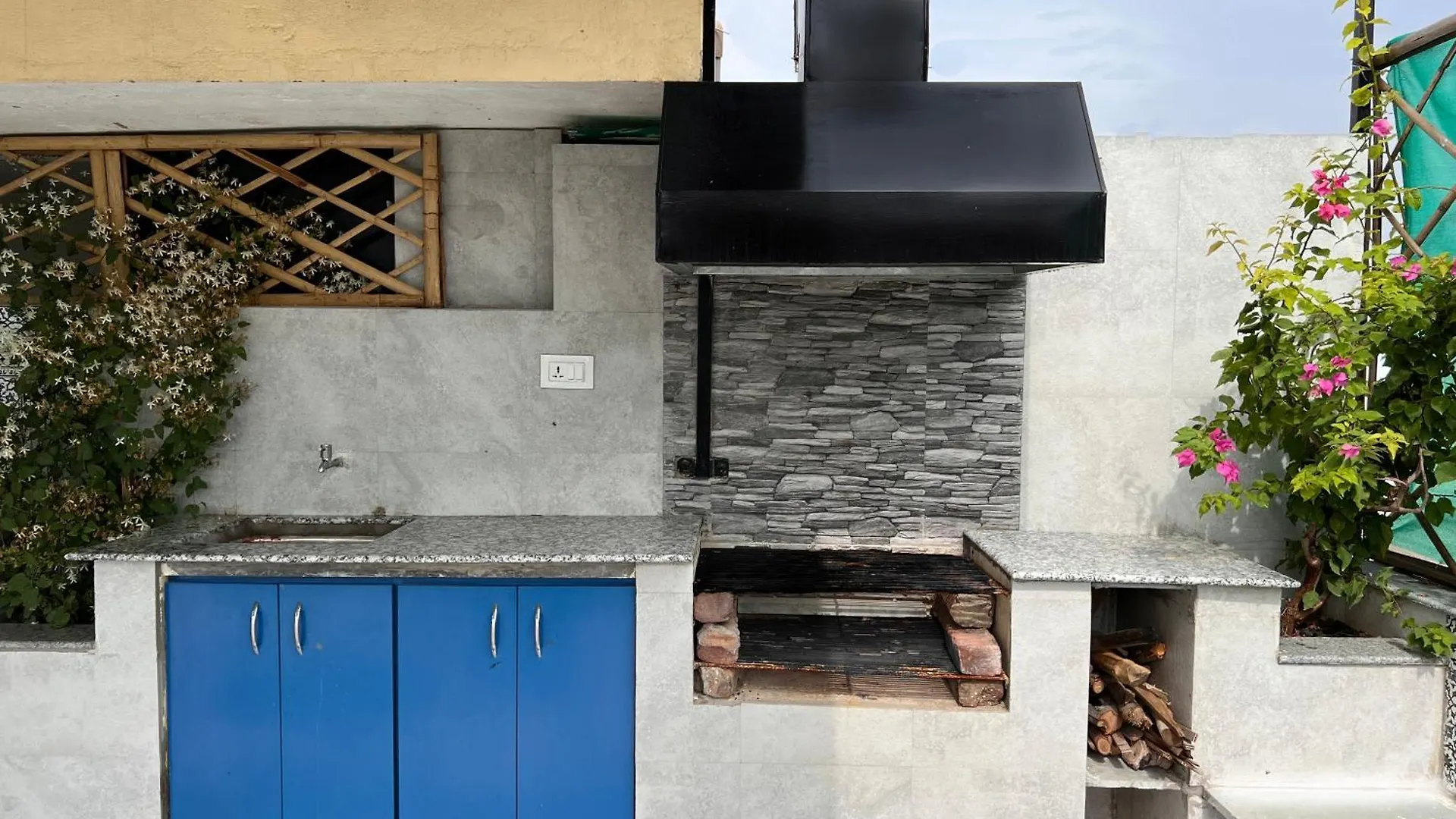 Ticana Large 1Bedroom Living Kitchen With Ac , Fiber Wifi Rooftop Garden Lake View Udaipur 0*,