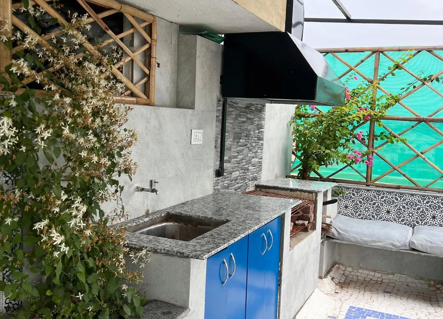 Ticana Large 1Bedroom Living Kitchen With Ac , Fiber Wifi Rooftop Garden Lake View Udaipur
