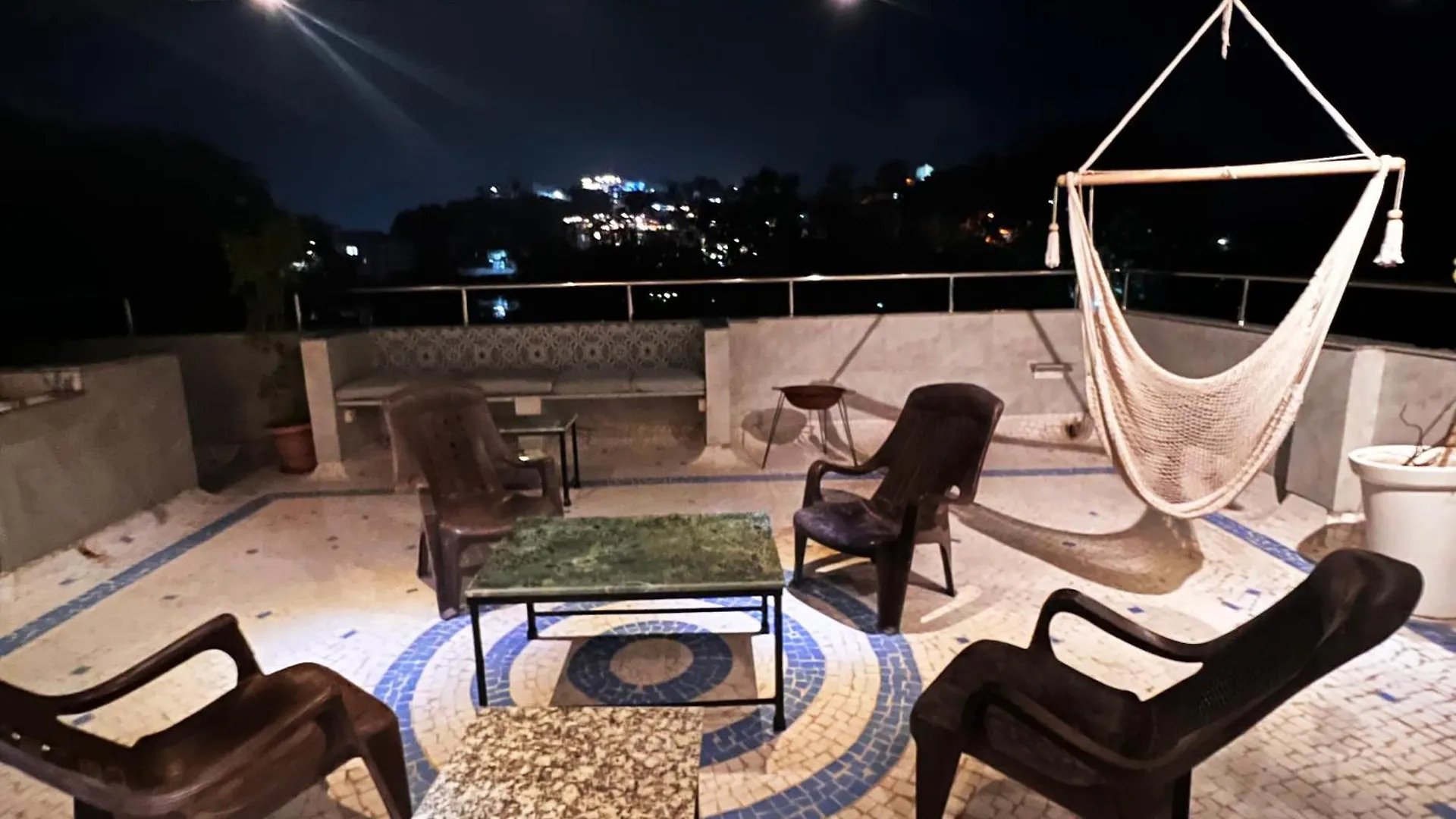 Ticana Large 1Bedroom Living Kitchen With Ac , Fiber Wifi Rooftop Garden Lake View Udaipur