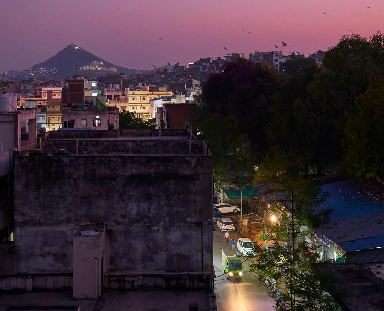 Apartment Ticana Large 1Bedroom Living Kitchen With Ac , Fiber Wifi Rooftop Garden Lake View Udaipur India